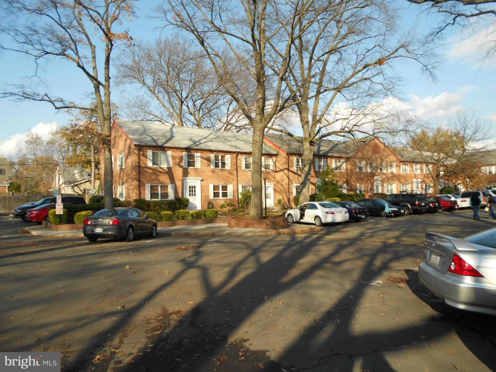 2811 16th Road South, Unit 2811A Arlington, VA 22204 - Photo 5 of 30 Community