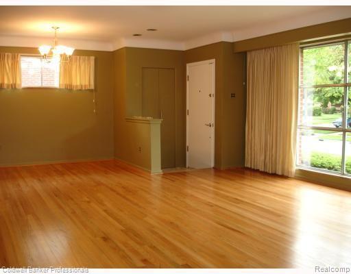 2449 Nottingham Road Ann Arbor, MI 48104 - Photo 2 of 10 Living RM
