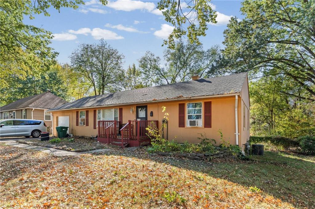 9703 East 80 Terrace Raytown, MO 64138 - Photo 3 of 30