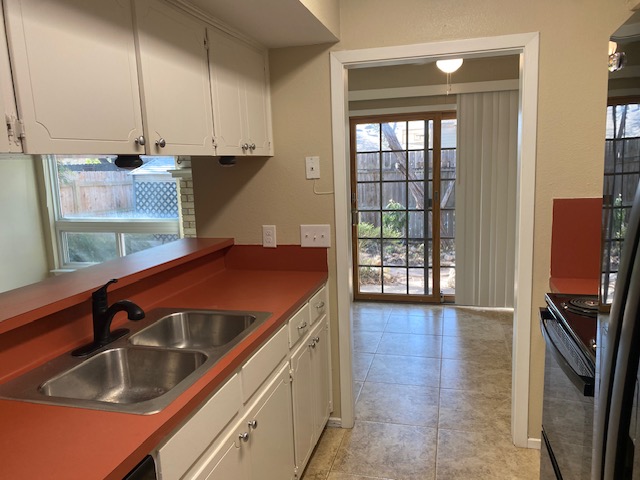 3615 Summit Bend Austin, TX 78759 - Photo 5 of 36