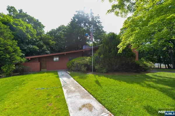$915,000 | 235 Godwin Avenue, Wyckoff, NJ 07481
