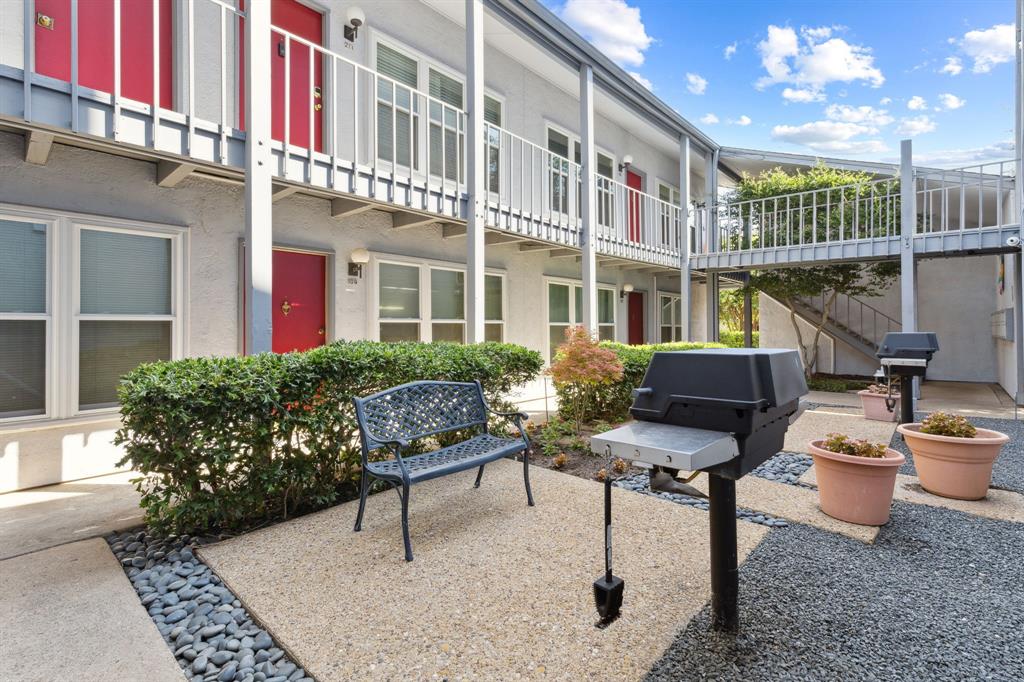3827 Gilbert Avenue, Unit 214 Dallas, TX 75219 - Photo 19 of 25 a outdoor space with lots of chairs and a potted plant