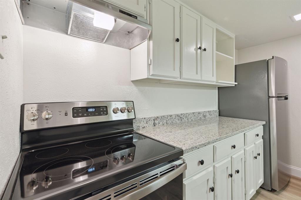 3827 Gilbert Avenue, Unit 214 Dallas, TX 75219 - Photo 8 of 25 a kitchen with appliances and cabinets
