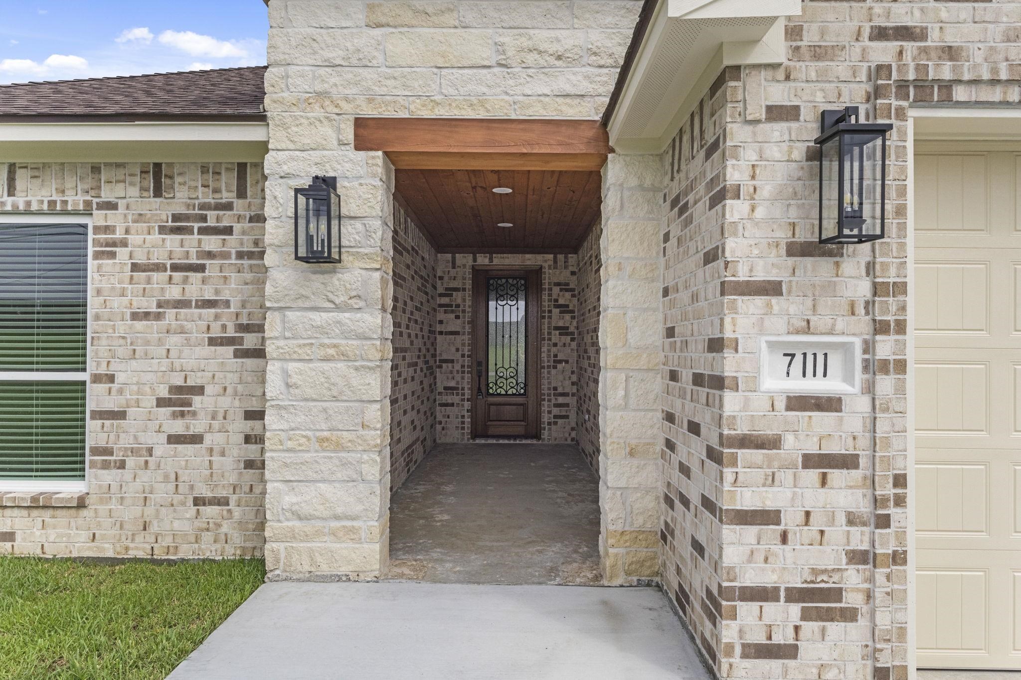 7111 32nd Street Groves, TX 77619 - Photo 3 of 28
