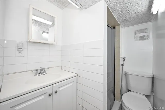 $1,658,000 | 206-50 46th Avenue | Bayside