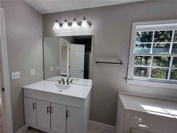 $2,295 | 979 Sugar Crossing Lane, Sugar Hill, GA 30518