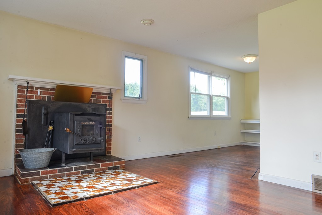 93 Sackett Road Westfield, MA 01085 - Photo 4 of 30 Gallery Image 4
