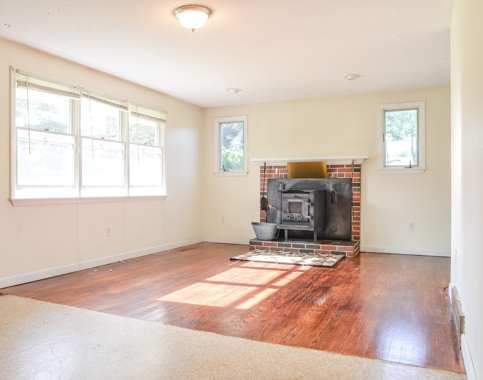 93 Sackett Road Westfield, MA 01085 - Photo 5 of 30 Gallery Image 5