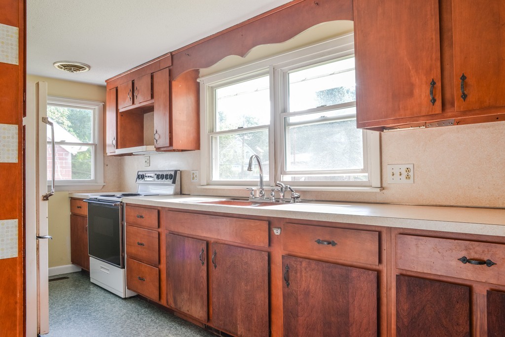 93 Sackett Road Westfield, MA 01085 - Photo 7 of 30 Gallery Image 7