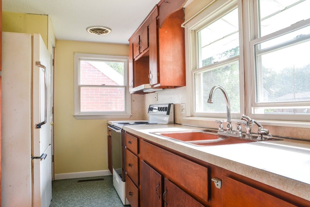 93 Sackett Road Westfield, MA 01085 - Photo 8 of 30 Gallery Image 8
