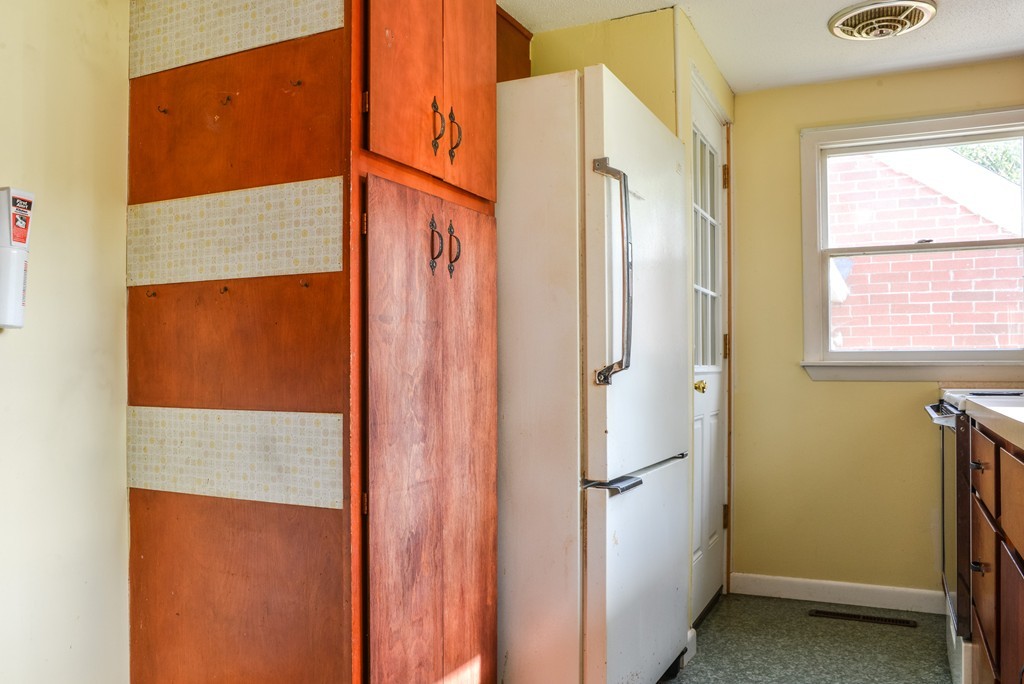 93 Sackett Road Westfield, MA 01085 - Photo 9 of 30 Gallery Image 9