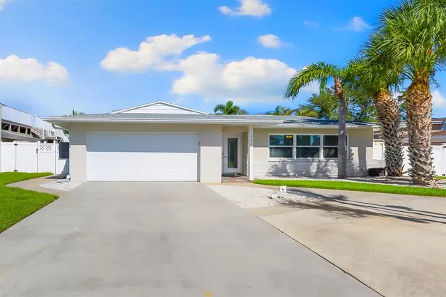 $1,375,000 | 2192 Louisa Drive, Belleair Beach, FL 33786