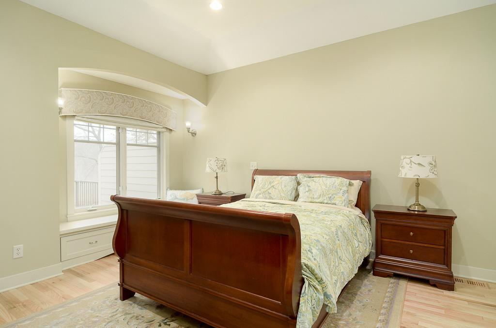 5392 Barrington Way Excelsior, MN 55331 - Photo 12 of 34 Gallery Image 12