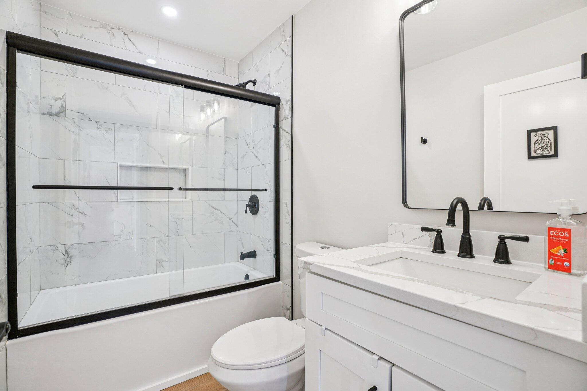 234 North Broadway, Unit 510 Milwaukee, WI 53202 - Photo 23 of 49 2nd Full Bathroom with Tub and Shower