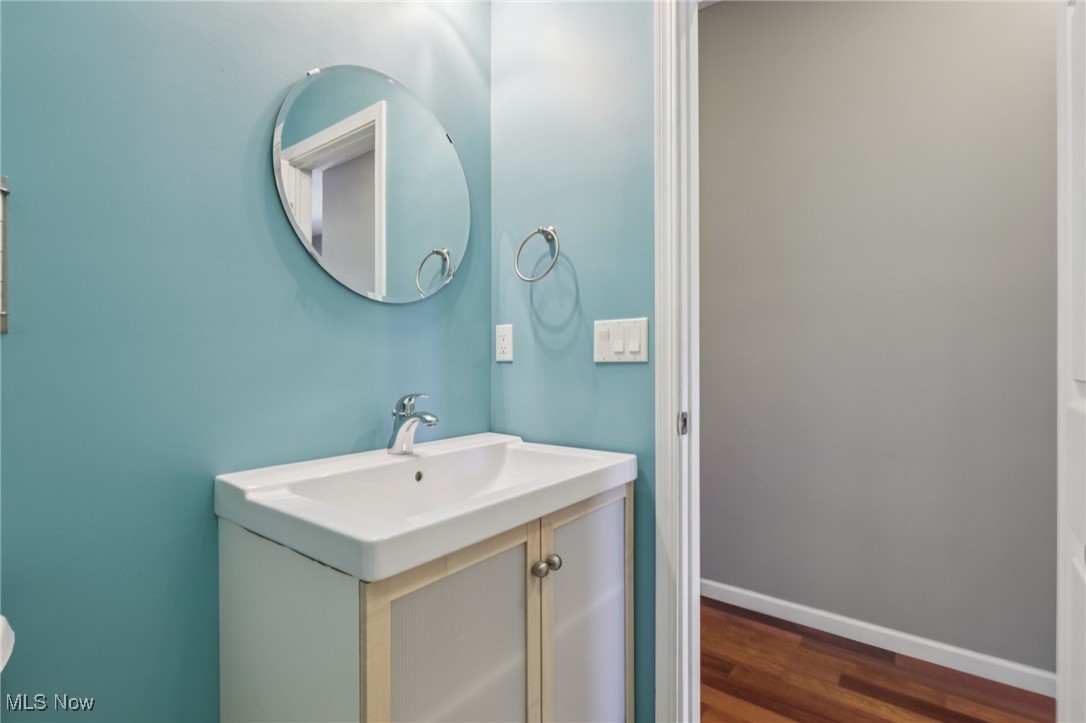 1951 Columbus Road Cleveland, OH 44113 - Photo 22 of 46 3rd level hallway full bath