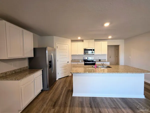 $2,225 | 5581 Silverbell Drive, Milton, FL 32583