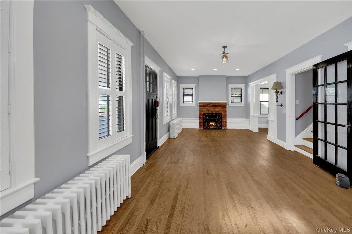 925 Reynolds Street Peekskill, NY 10566 - Photo 4 of 42 Living Room