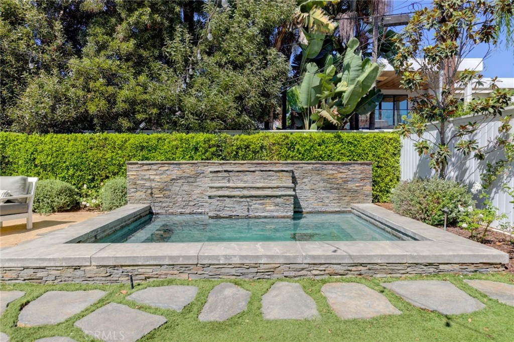 1305 18th Street Manhattan Beach, CA 90266 - Photo 13 of 34