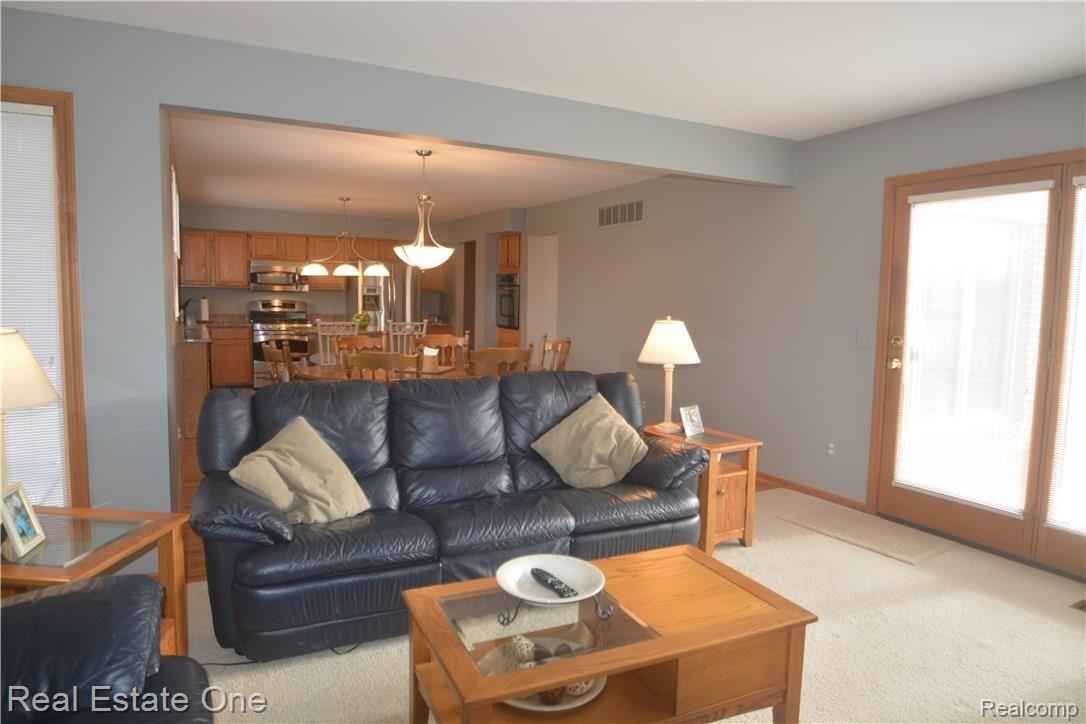 4232 Oak Tree Circle Rochester, MI 48306 - Photo 29 of 39 DSC_0197.JPG