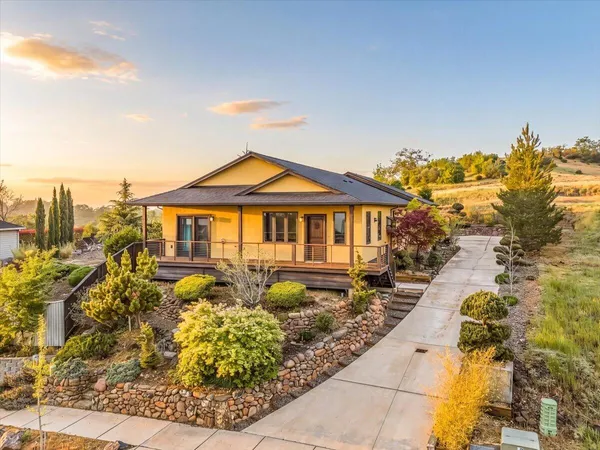 $569,000 | 4351 Vista Pointe Drive, Medford, OR 97504