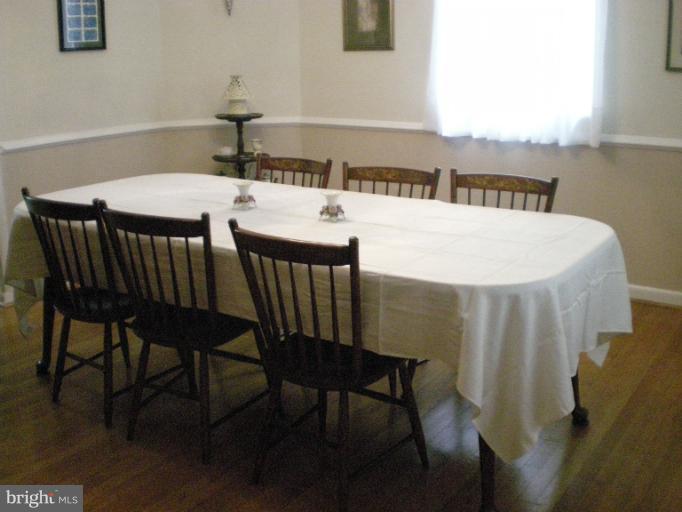 6522 Redgate Circle Baltimore, MD 21228 - Photo 7 of 19 Terrific in size-ideal for large holiday dinners