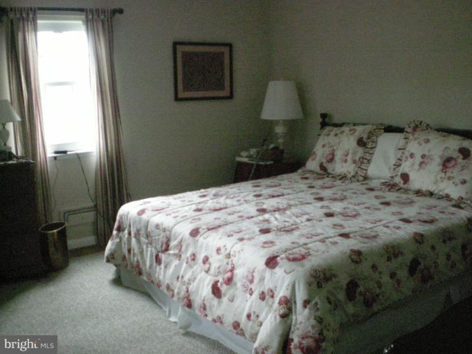 6522 Redgate Circle Baltimore, MD 21228 - Photo 9 of 19 Freshly painted w/ private bath & closet organizer