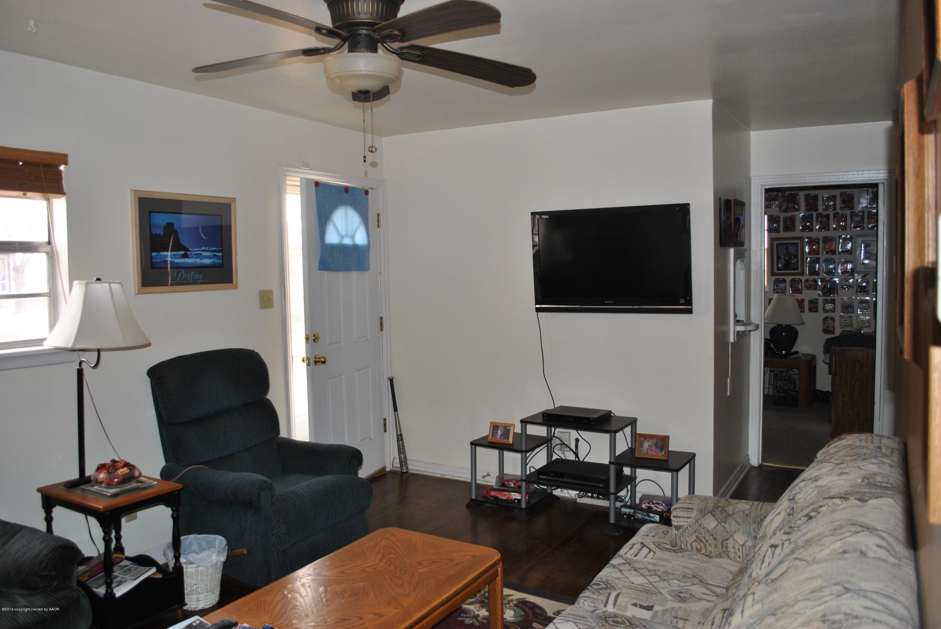 4440 Crockett Street Amarillo, TX 79110 - Photo 4 of 16 DSC_1183