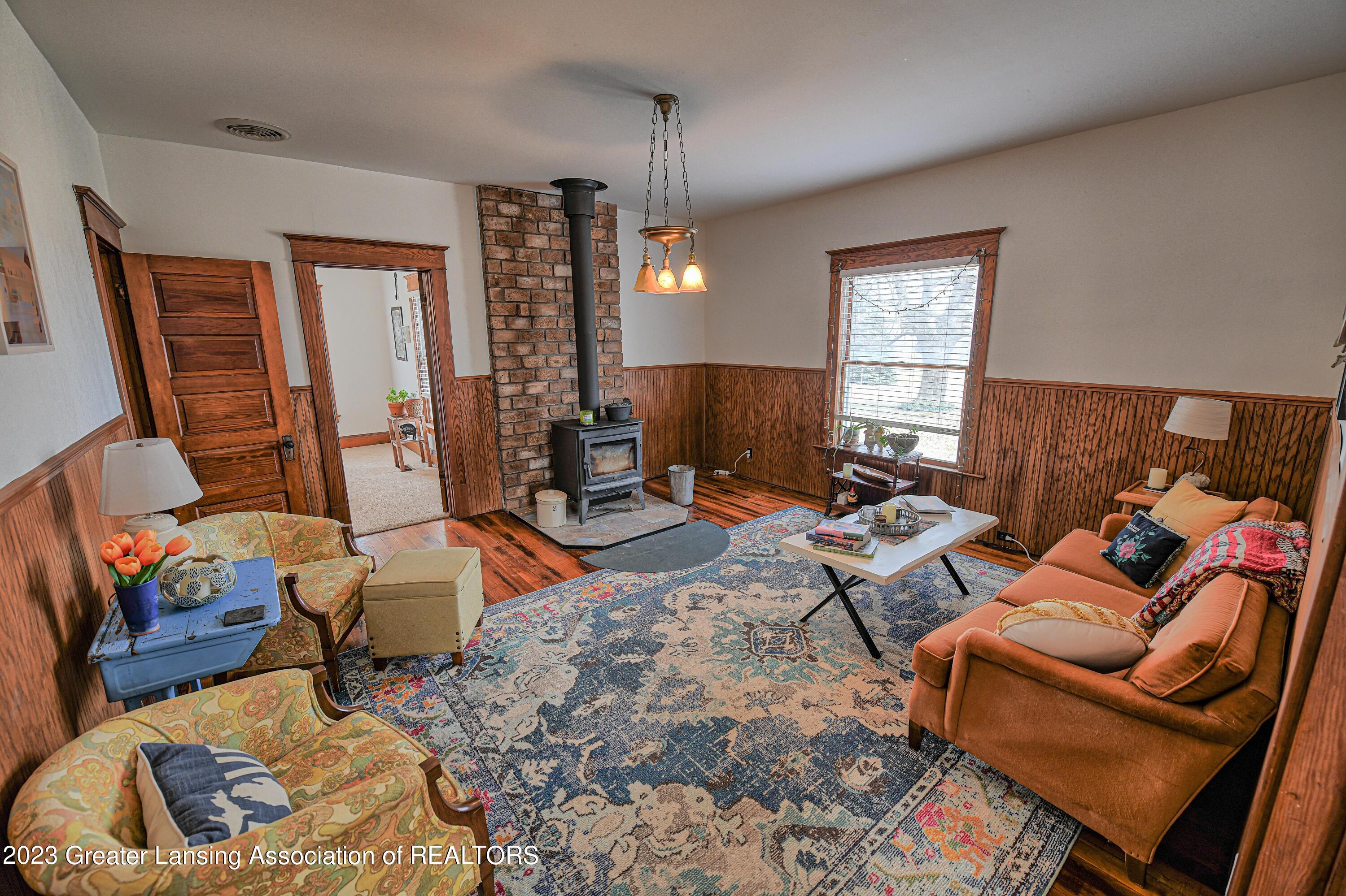 6347 Oneida Road Charlotte, MI 48813 - Photo 2 of 49 Living room