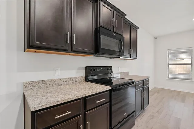 $2,750 | 3004 Cliffview Drive, Sanger, TX 76266