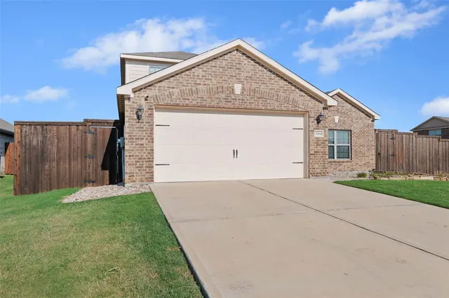 $2,750 | 3004 Cliffview Drive, Sanger, TX 76266