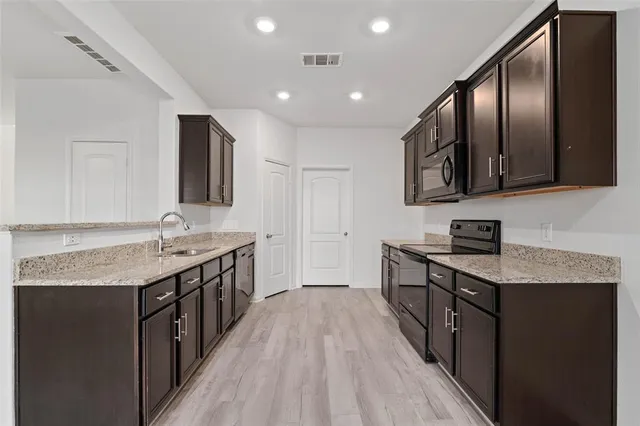 $2,750 | 3004 Cliffview Drive, Sanger, TX 76266