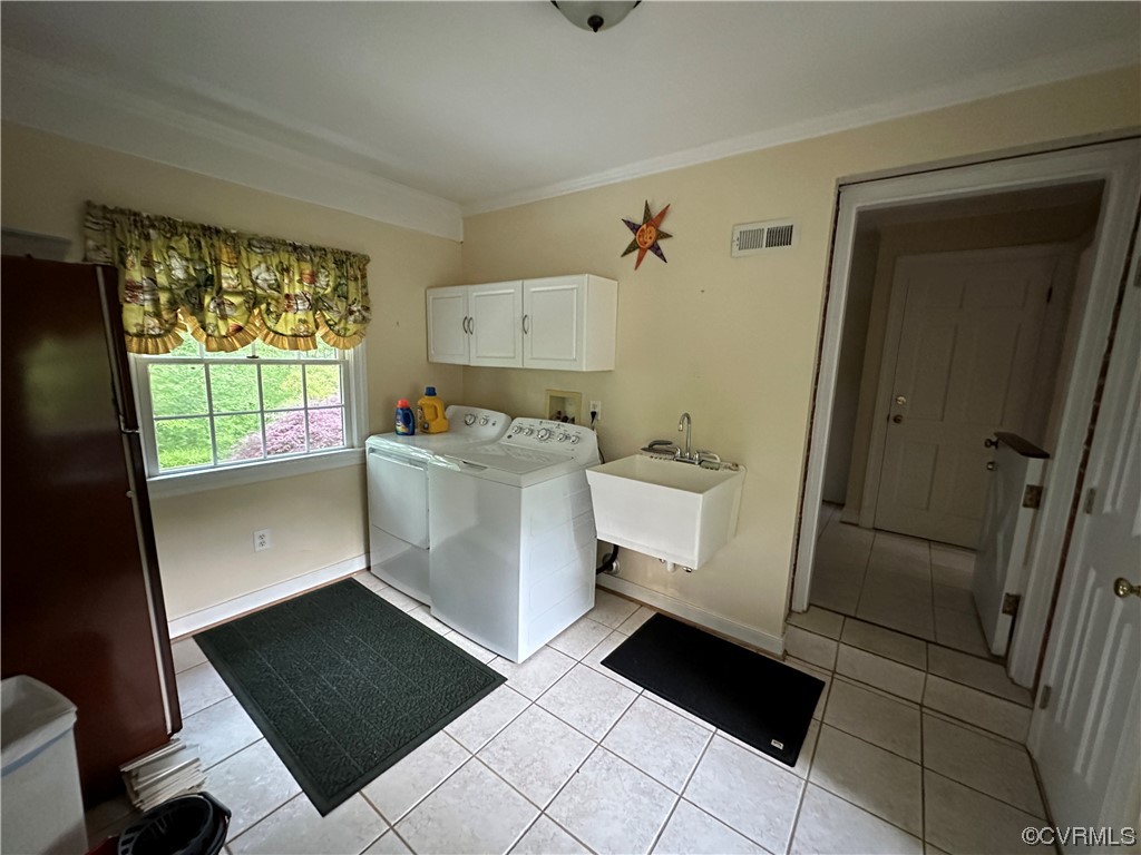 10254 Mannheim Drive Ashland, VA 23005 - Photo 37 of 43 laundry/mud room, window seat, closets, space!