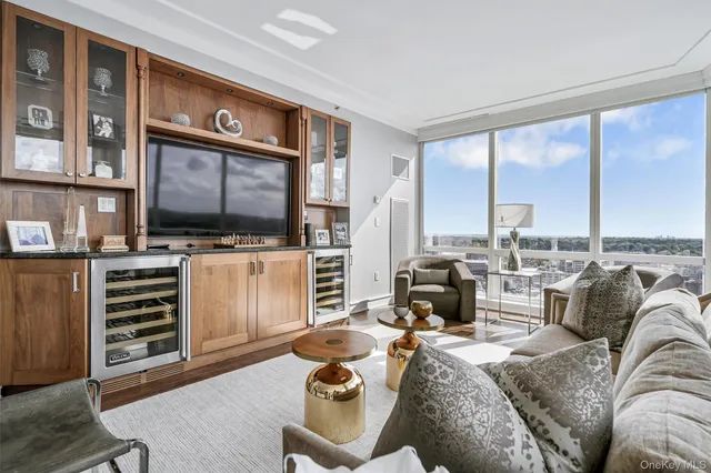 $1,249,000 | 5 Renaissance Square, Unit 28E, White Plains, NY 10601