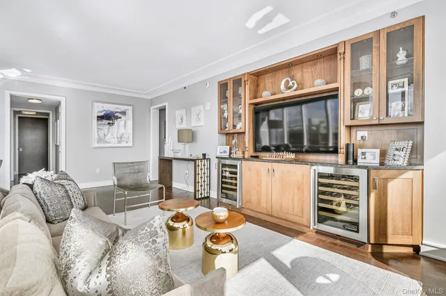 $1,249,000 | 5 Renaissance Square, Unit 28E, White Plains, NY 10601