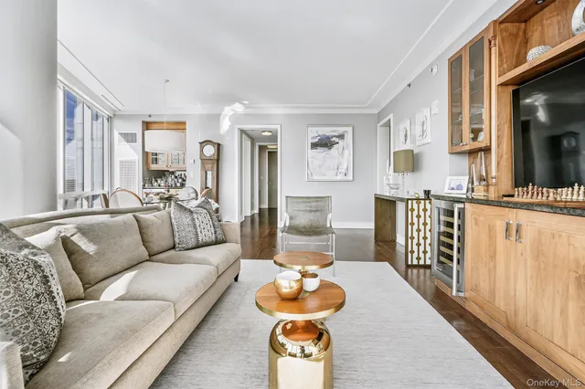 $1,249,000 | 5 Renaissance Square, Unit 28E, White Plains, NY 10601