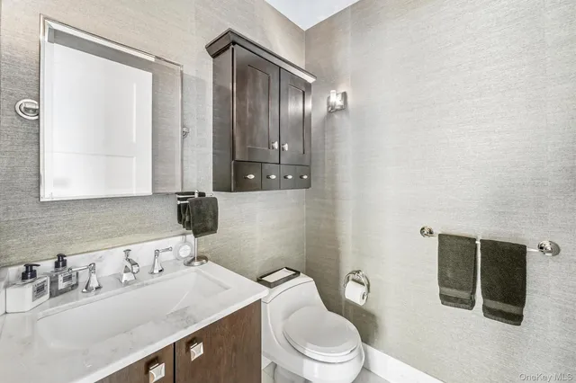 $1,249,000 | 5 Renaissance Square, Unit 28E, White Plains, NY 10601