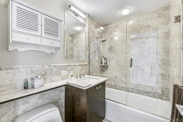 $1,249,000 | 5 Renaissance Square, Unit 28E, White Plains, NY 10601