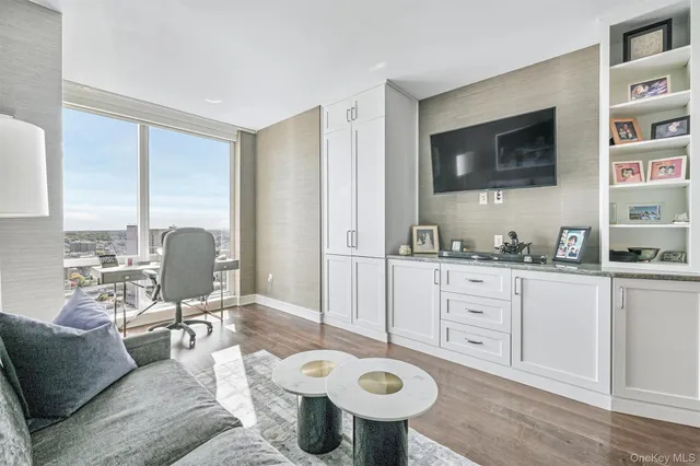$1,249,000 | 5 Renaissance Square, Unit 28E, White Plains, NY 10601