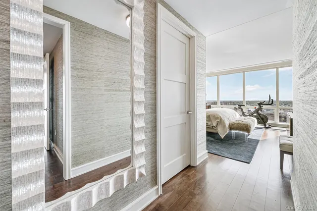 $1,249,000 | 5 Renaissance Square, Unit 28E, White Plains, NY 10601