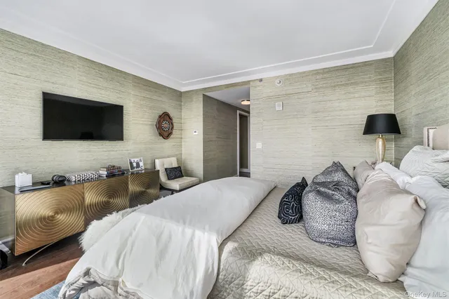 $1,249,000 | 5 Renaissance Square, Unit 28E, White Plains, NY 10601