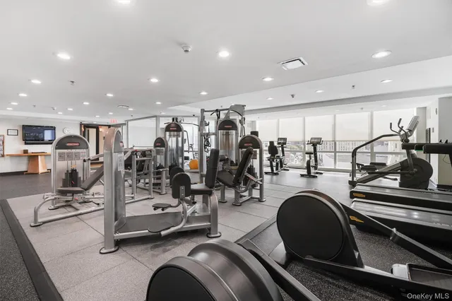 $1,249,000 | 5 Renaissance Square, Unit 28E, White Plains, NY 10601