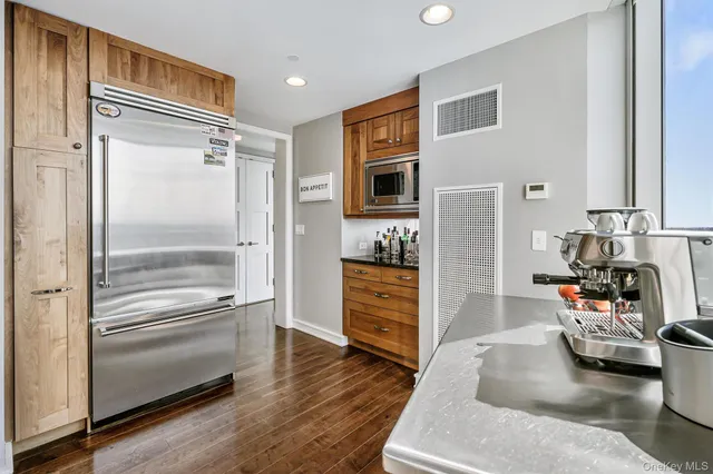 $1,249,000 | 5 Renaissance Square, Unit 28E, White Plains, NY 10601