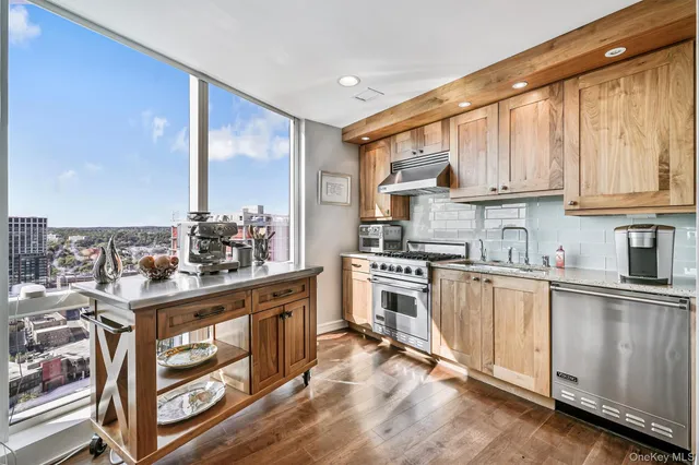 $1,249,000 | 5 Renaissance Square, Unit 28E, White Plains, NY 10601