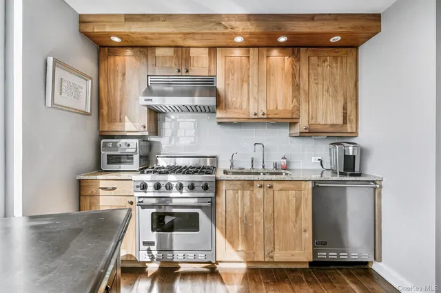 $1,249,000 | 5 Renaissance Square, Unit 28E, White Plains, NY 10601