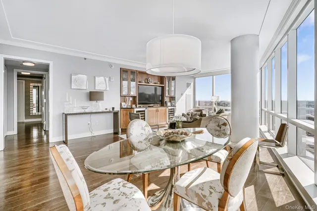 $1,249,000 | 5 Renaissance Square, Unit 28E, White Plains, NY 10601
