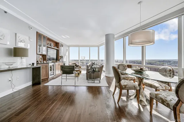 $1,249,000 | 5 Renaissance Square, Unit 28E, White Plains, NY 10601