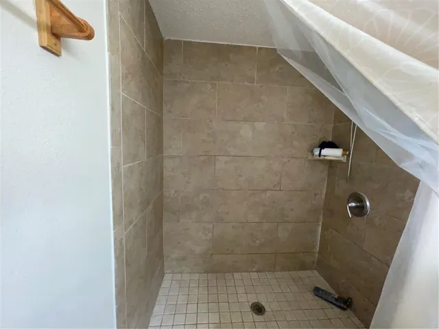 $2,000 | 9481 Highland Oak Drive, Unit 1404, Tampa, FL 33647