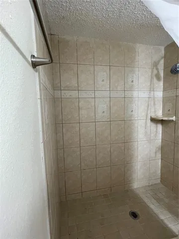 $2,000 | 9481 Highland Oak Drive, Unit 1404, Tampa, FL 33647