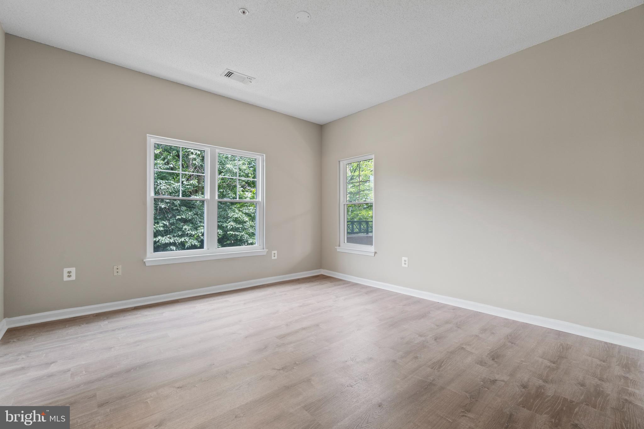12005 Taliesin Place, Unit 23 Reston, VA 20190 - Photo 22 of 32 HUGE primary bedroom!