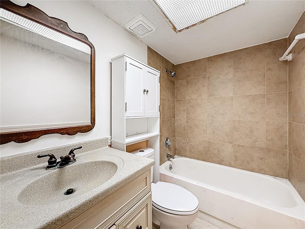 500 Newell Hill Road, Unit 108A Leesburg, FL 34748 - Photo 38 of 44 a bathroom with a sink mirror bathtub and toilet